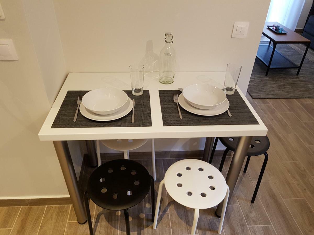 Fantastic Four Apartments Néoi Epivátai Extérieur photo