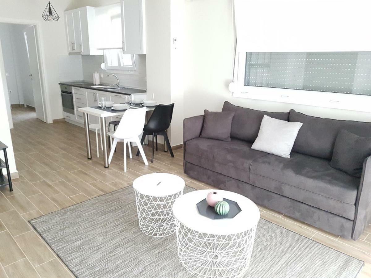 Fantastic Four Apartments Néoi Epivátai Extérieur photo