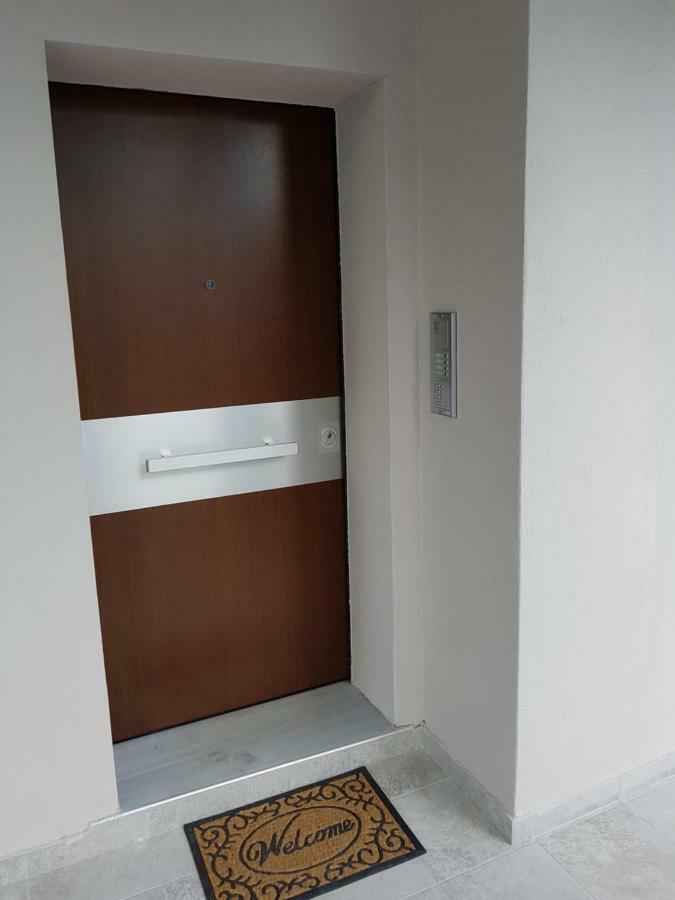Fantastic Four Apartments Néoi Epivátai Extérieur photo